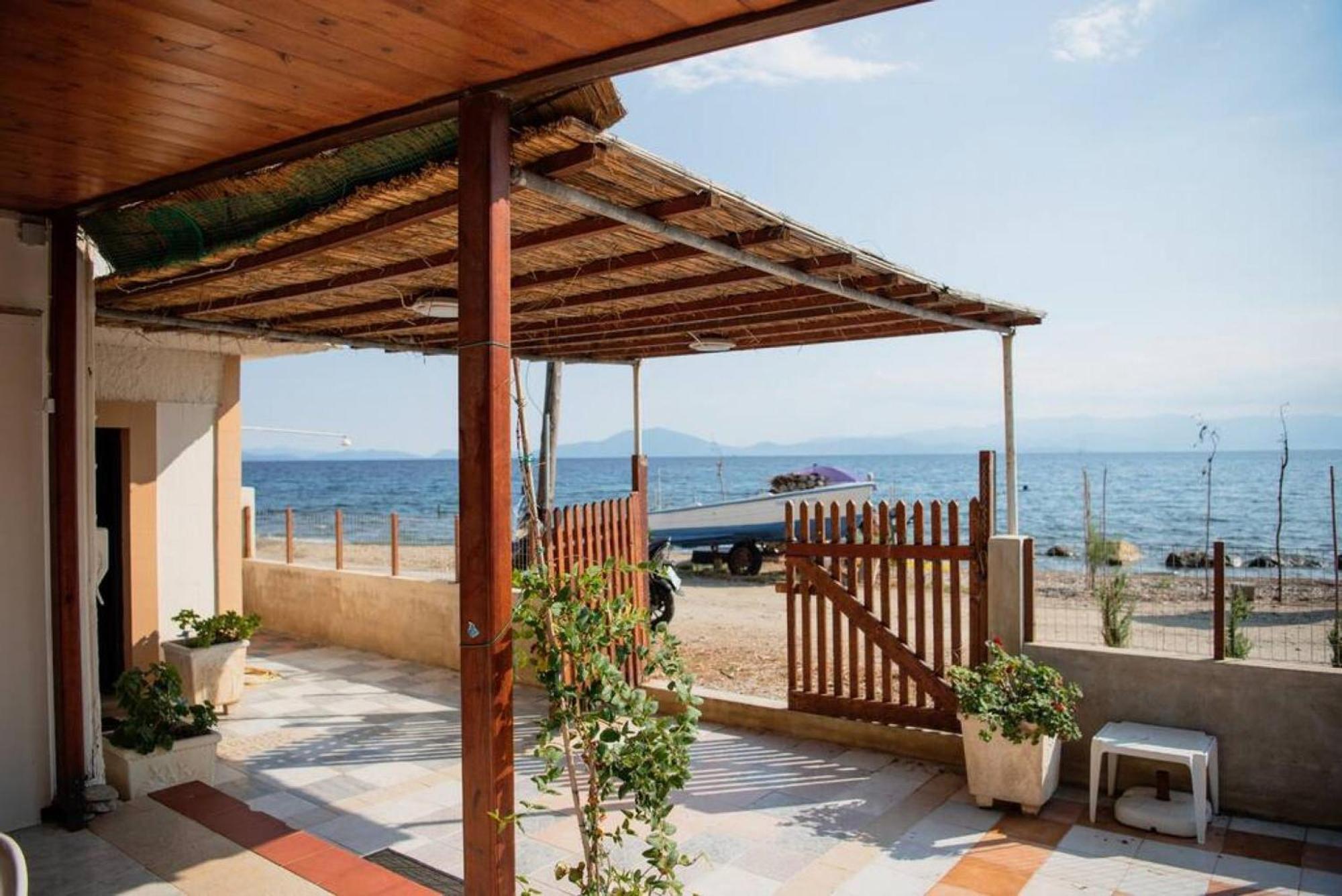 Karnagio Seafront In Agria Villa Káto Lekhónia Exteriör bild